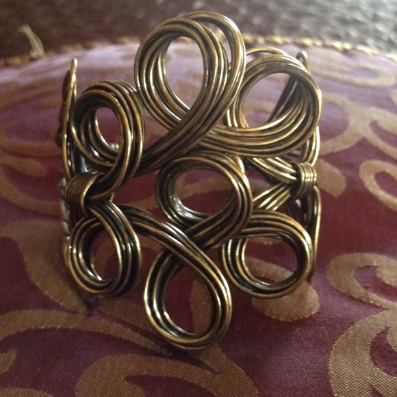 Bangle bracelet