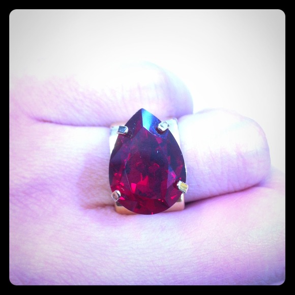 ⬇Red Swarovski cocktail ring