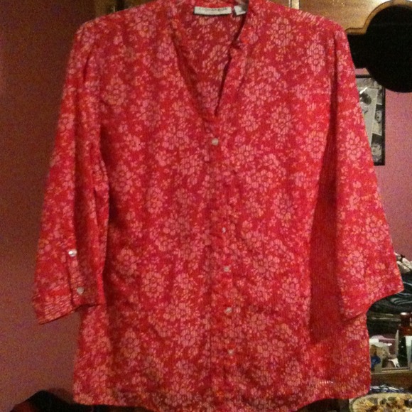 TRADE with ms_dawn!! 3 shirts and earring bundle