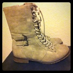 Size 8 taupe combat boots