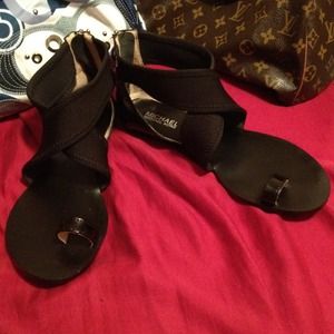 On hold🎈MICHAEL KORS black strappy zip up sandals