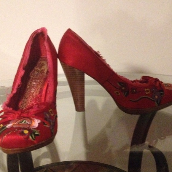 Reserved Reduced! Red Floral Pumps - Picture 2 of 2