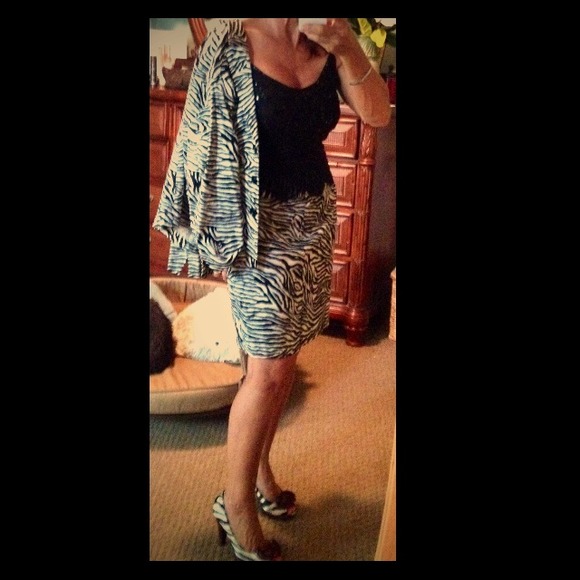❤️Zebra striped Bandolini stretch suit