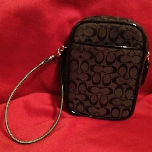 💄RESERVED💄COACH small wristlet/ phone case