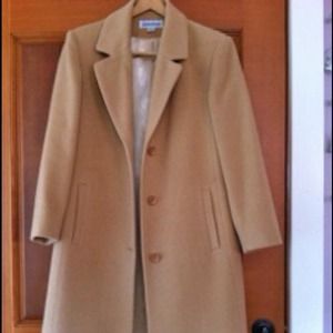 100% camel hair coat by Johnathan Michael. Sz 12p