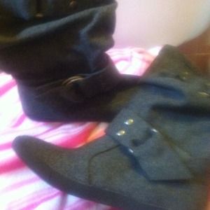 Trade reserve!!!!!Cute gray boots and ring bundle.