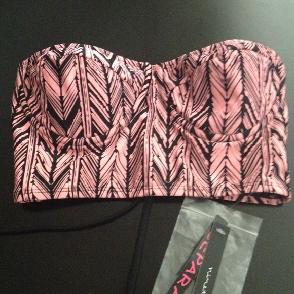 Peach and black vintage style baiting suite top