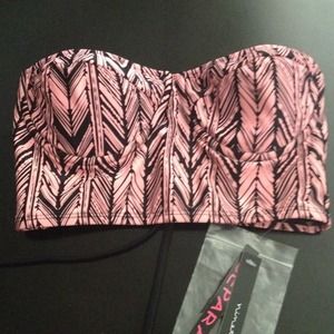 Peach and black vintage style baiting suite top