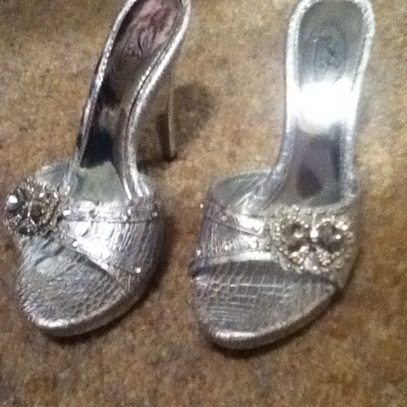 Gorgeous silver heels