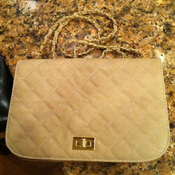 ✨NWT Quilted Purse✨ - Picture 2 of 4