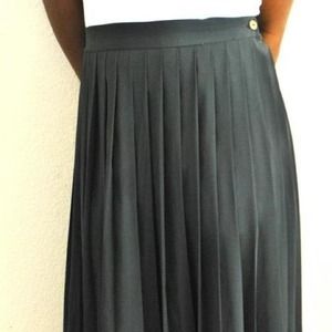 [SOLD] Black Pleated Maxi Skirt