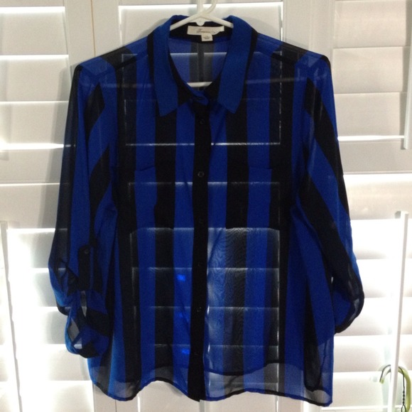 💢SOLD💢Black and Blue Striped Top - Picture 2 of 3