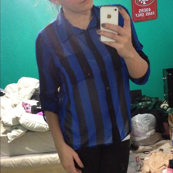 💢SOLD💢Black and Blue Striped Top - Picture 3 of 3