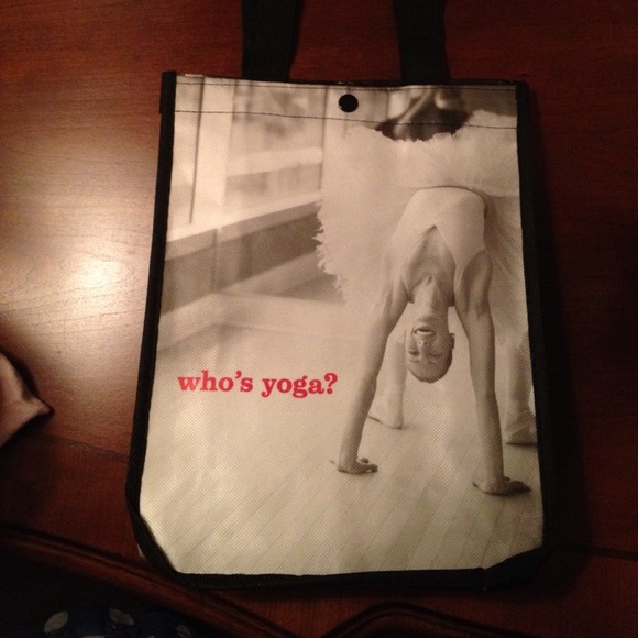 ❌SOLD ❌ - LuLu Lemon - Bag & Zipper Pouch - Picture 2 of 3