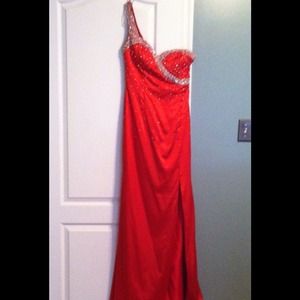 Beautiful red evening gown!