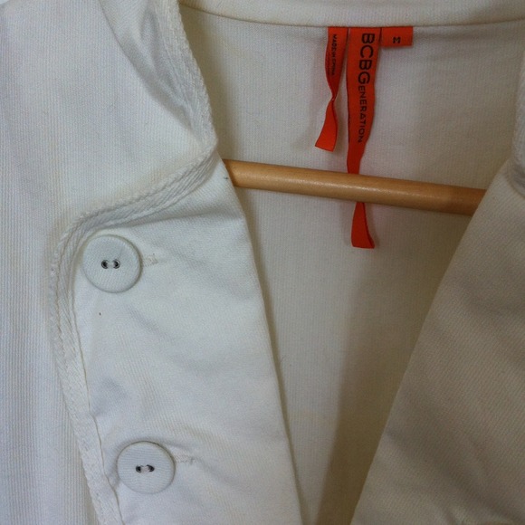 White Top - Picture 2 of 3