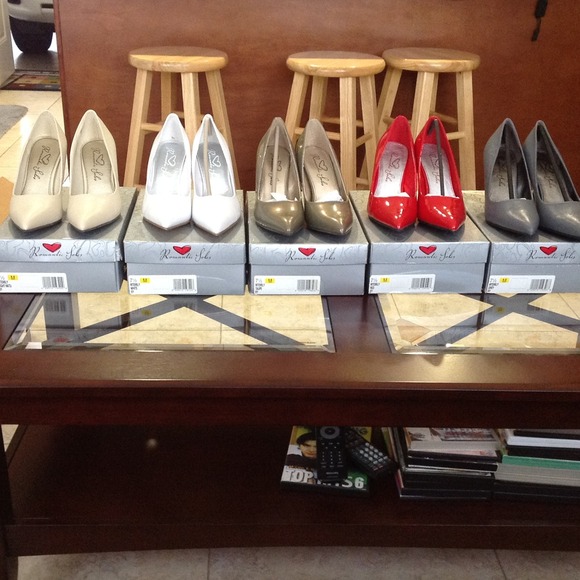 ❌❌ SOLDDD 5 brand new pairs !!!!! 👠❤😍😍