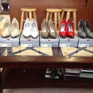 ❌❌ SOLDDD 5 brand new pairs !!!!! 👠❤😍😍