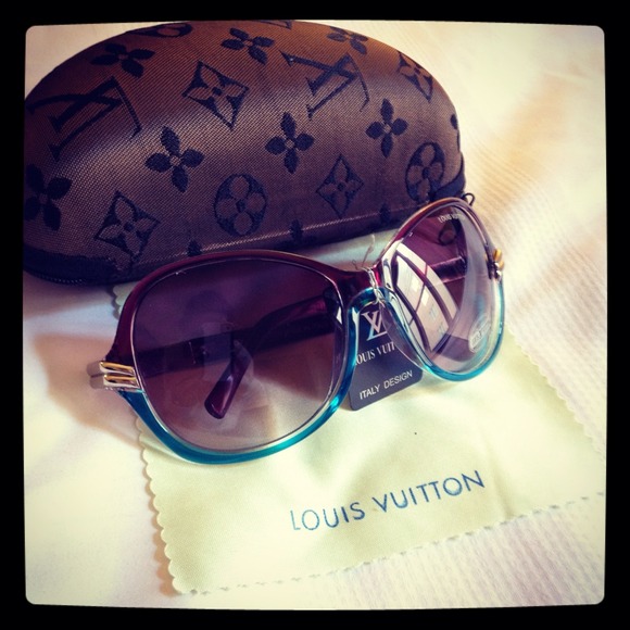 Trade w/ kkpierre 😎 Blue & purple LV sunglasses