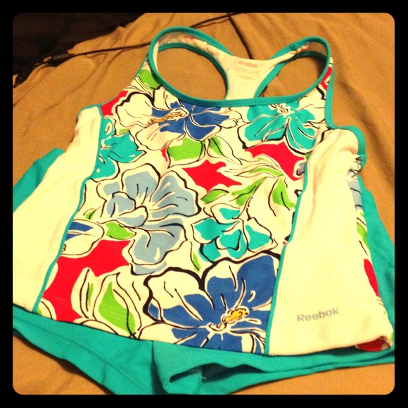 Sporty tankini and boy shorts bottom set