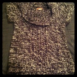 Cable knit short sleeve sweater