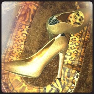 💢reduced!💢 Sexy Gold Heels