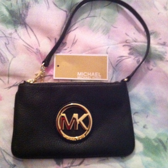 Reserved for @missmakeupcolie !!