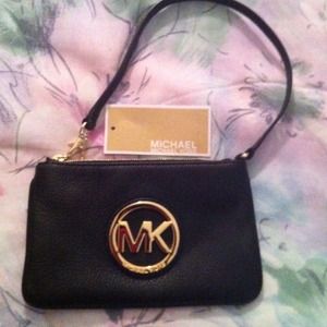 Reserved for @missmakeupcolie !!