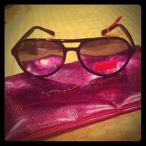 Betsey Johnson black aviator sunglasses