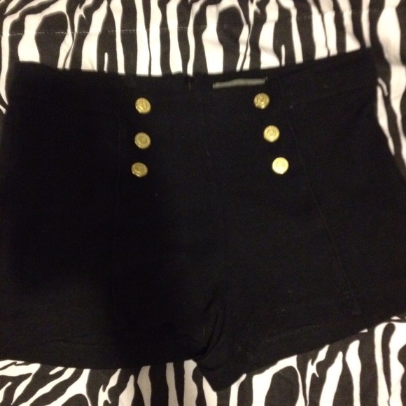 Black high waisted f21 shorts