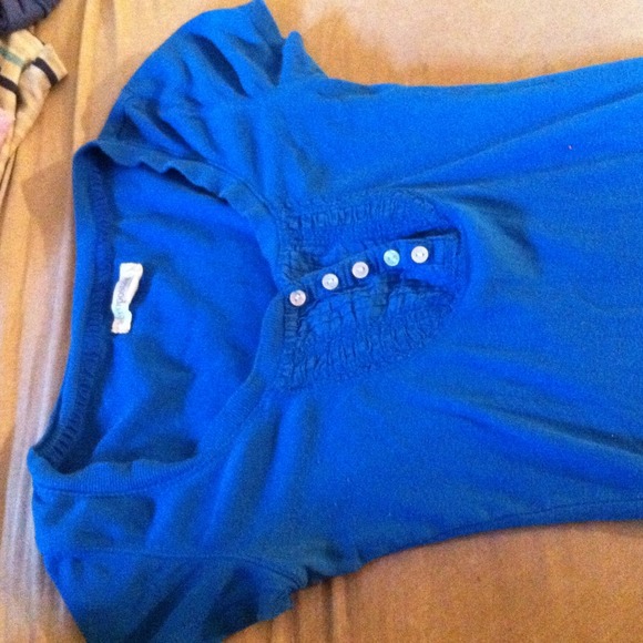 Fitted blue Aeropostale tee