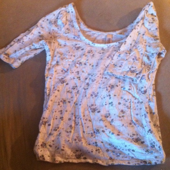Very pretty scoopneck floral top