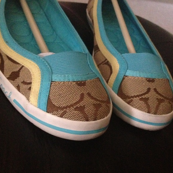 Coach flats