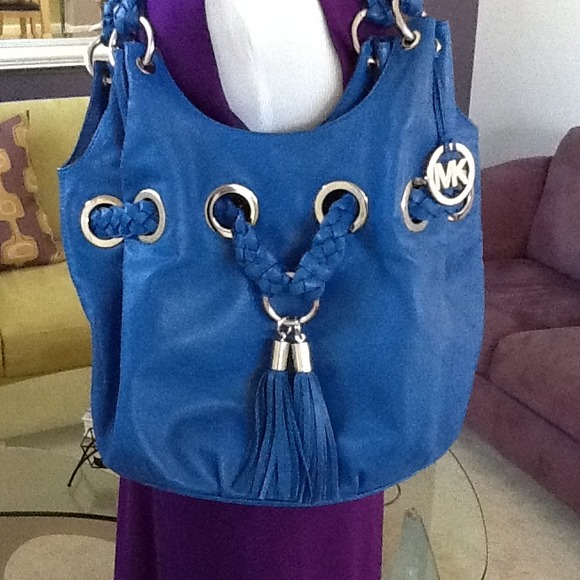 KORS Michael Kors Handbags - 🍂Michael Kors🍂hobo bag