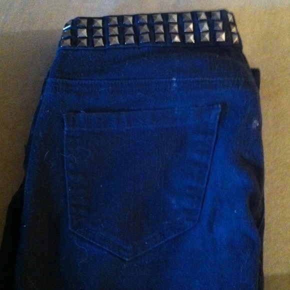 Edgy black skinny jeans