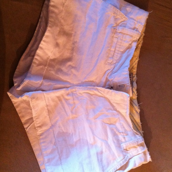 White Old Navy cuffed shorts