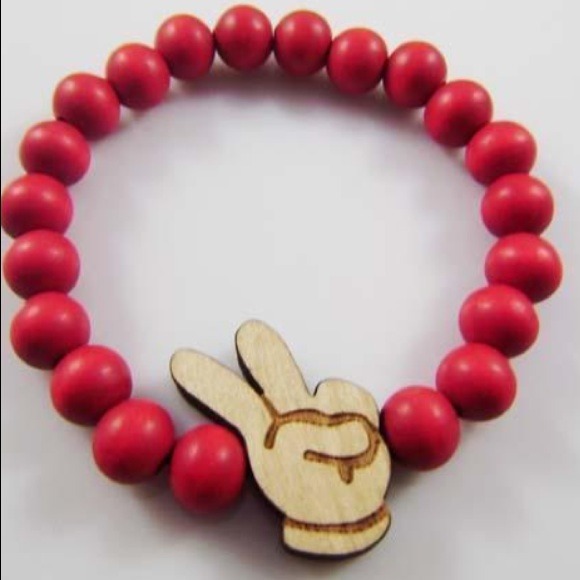 Peace sign pendant bracelet
