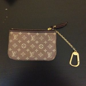 AUTHENTIC Louis Vuitton money holder for keys
