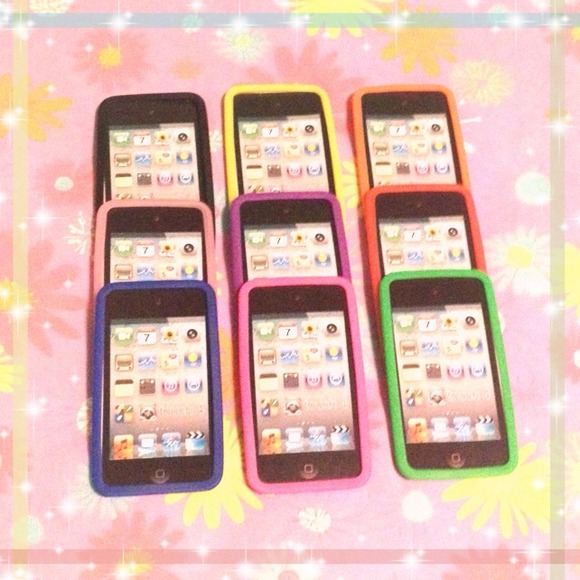 💙💜Colorful iPod 4th gen gummy cases anyone?!💛💚