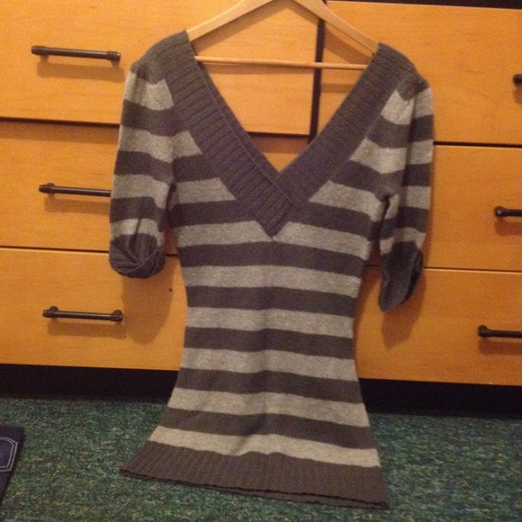 Guess grey top. Never worn.