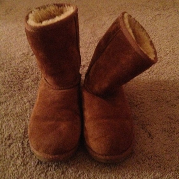 Uggs - Picture 2 of 4
