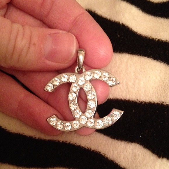 CHANEL necklace pendant