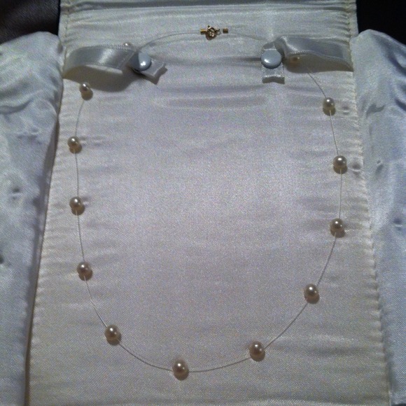 Tin Cup floating cultured pearl necklace - Picture 3 of 3