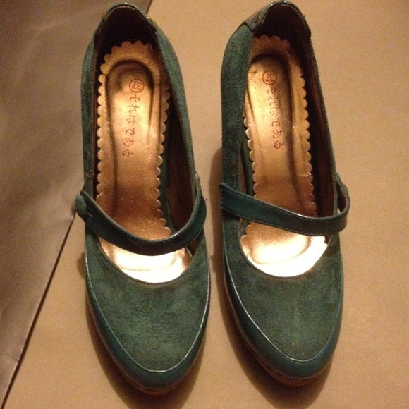 SOLD - Turquoise Heels