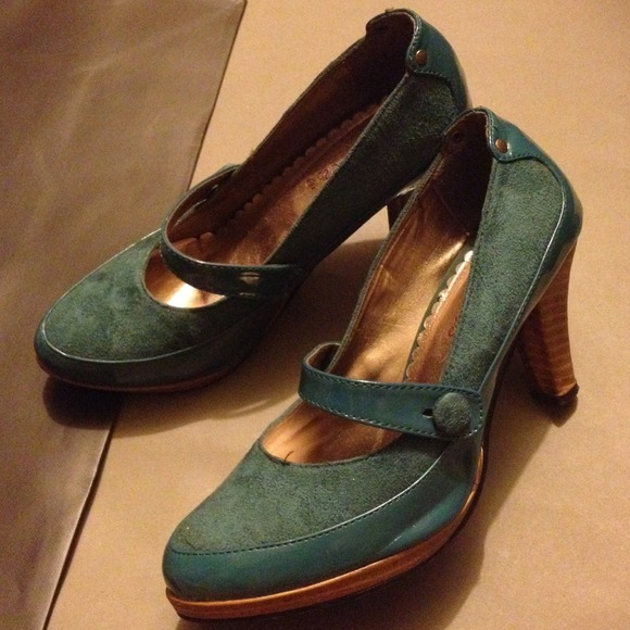 SOLD - Turquoise Heels - Picture 2 of 2