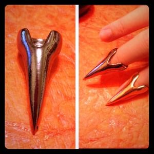 Gunmetal fingertip claw ring