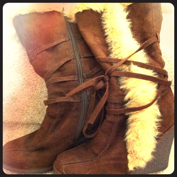 Suede wedge boot