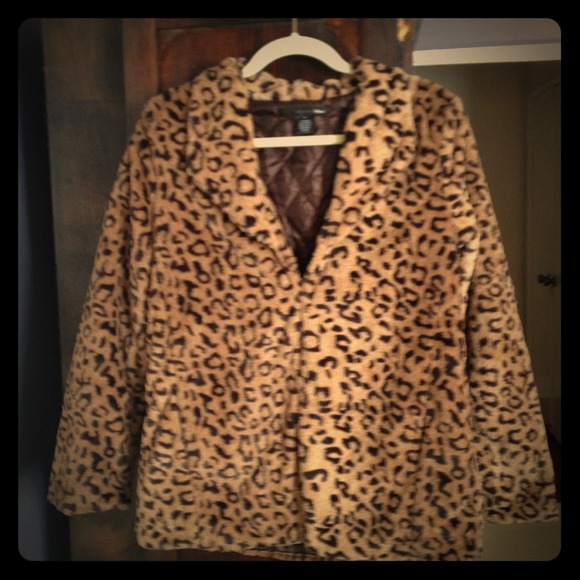 Leopard print quilted jacket with pockets