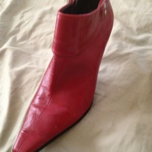 Red nine west booties REDUCED👠👠👠👠