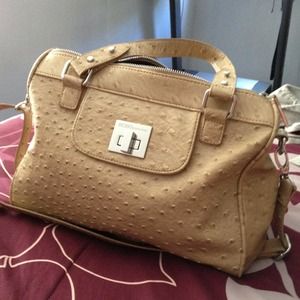 This is a great fall bag! Perfect tan color!